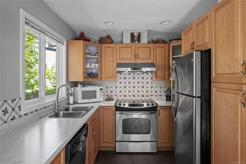 372 Crescent Rd West, Qualicum Beach, BC 
