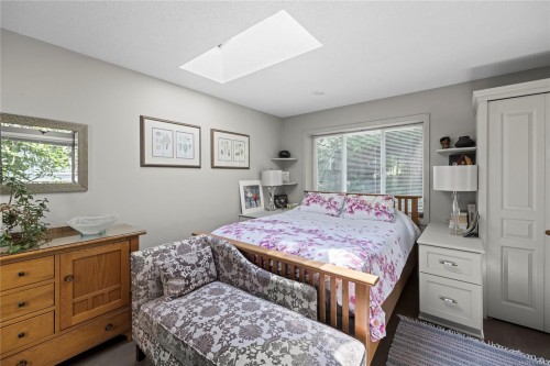 372 Crescent Rd West, Qualicum Beach, BC 