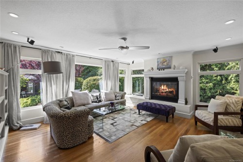 372 Crescent Rd West, Qualicum Beach, BC 
