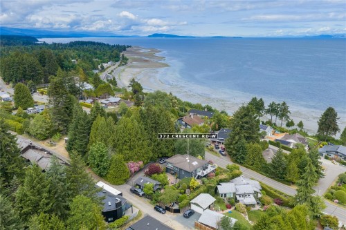 372 Crescent Rd West, Qualicum Beach, BC 