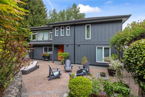 372 Crescent Rd West, Qualicum Beach, BC 