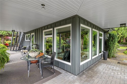 372 Crescent Rd West, Qualicum Beach, BC 