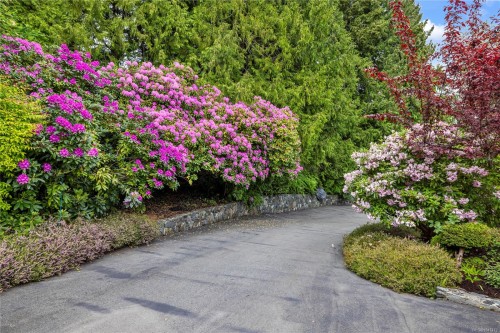 372 Crescent Rd West, Qualicum Beach, BC 