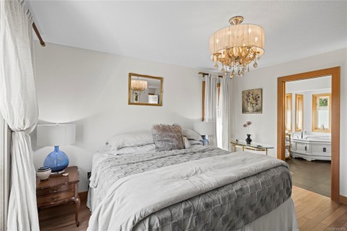 372 Crescent Rd West, Qualicum Beach, BC 
