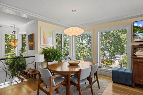 372 Crescent Rd West, Qualicum Beach, BC 