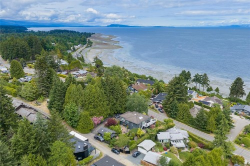 372 Crescent Rd West, Qualicum Beach, BC 