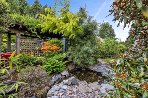 372 Crescent Rd West, Qualicum Beach, BC 