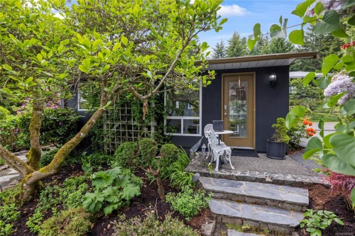 372 Crescent Rd West, Qualicum Beach, BC 