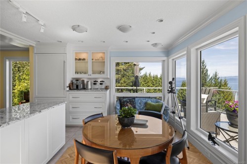 372 Crescent Rd West, Qualicum Beach, BC 