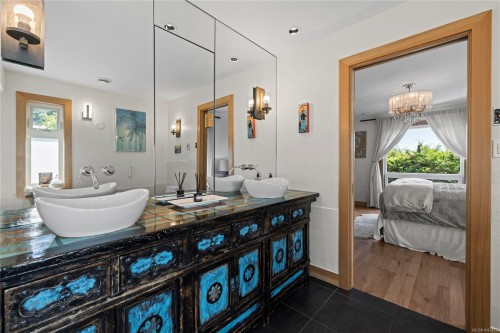 372 Crescent Rd West, Qualicum Beach, BC 