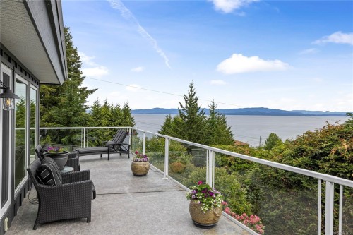 372 Crescent Rd West, Qualicum Beach, BC 
