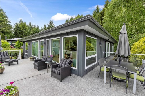 372 Crescent Rd West, Qualicum Beach, BC 