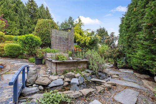 372 Crescent Rd West, Qualicum Beach, BC 