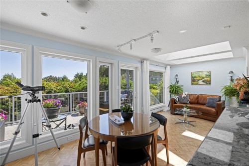 372 Crescent Rd West, Qualicum Beach, BC 