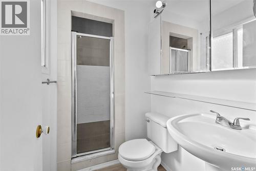 138 Mayfield Road, Regina, SK - Indoor Photo Showing Bathroom