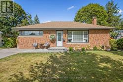 11 WESTERN AVENUE  Guelph (Junction/Onward Willow), ON N1H 6A5