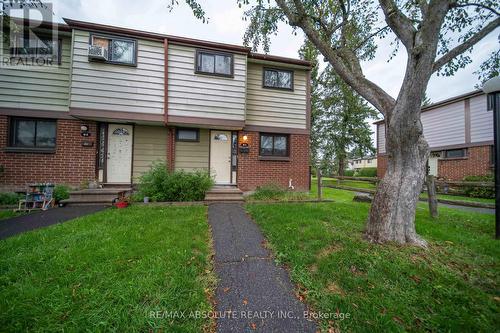 16 A KNOLLSBROOK DRIVE  Ottawa, ON K2J 1K8
