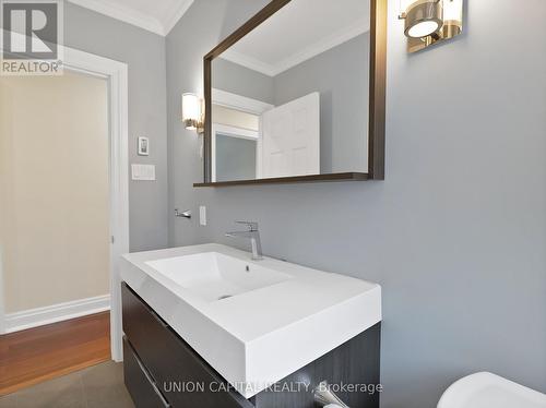 111 Libby Boulevard, Richmond Hill, ON - Indoor Photo Showing Bathroom
