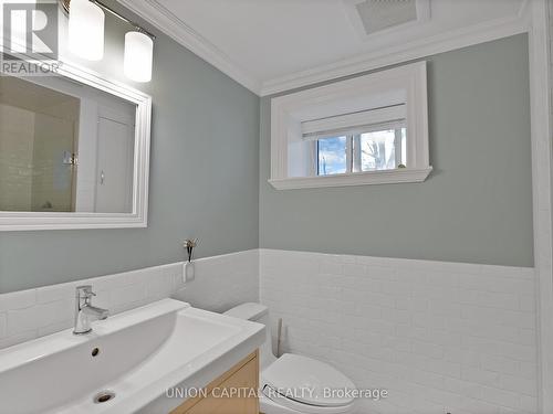 111 Libby Boulevard, Richmond Hill, ON - Indoor Photo Showing Bathroom