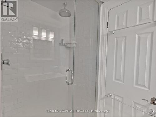 111 Libby Boulevard, Richmond Hill, ON - Indoor Photo Showing Bathroom