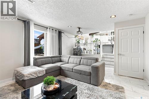 107 Hall Crescent, Saskatoon, SK - Indoor Photo Showing Living Room