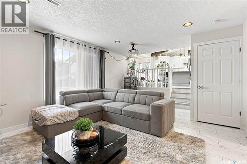 107 Hall Crescent, Saskatoon, SK - Indoor Photo Showing Living Room