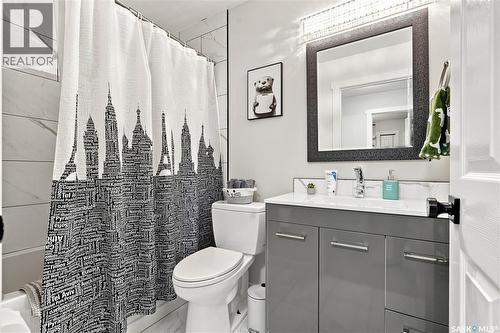107 Hall Crescent, Saskatoon, SK - Indoor Photo Showing Bathroom