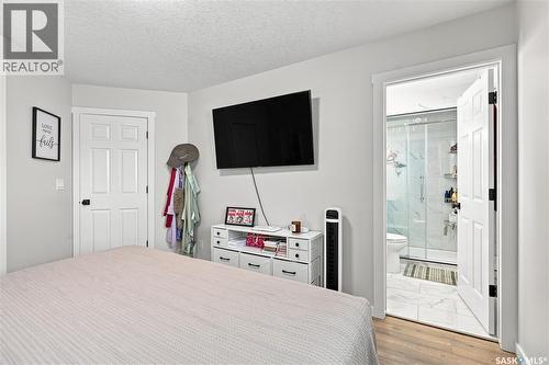 107 Hall Crescent, Saskatoon, SK - Indoor Photo Showing Bedroom