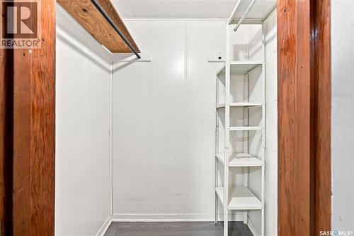 1915 Dufferin Avenue, Saskatoon, SK - Indoor