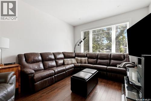 240 Ottawa Street, Regina, SK - Indoor Photo Showing Living Room