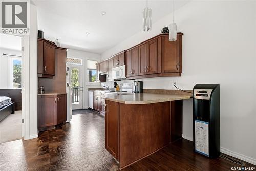 240 Ottawa Street, Regina, SK - Indoor Photo Showing Kitchen