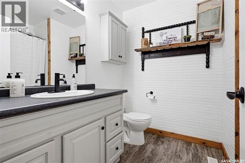 314 Howe Place, Regina, SK - Indoor Photo Showing Bathroom
