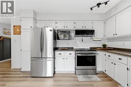 314 Howe Place, Regina, SK - Indoor Photo Showing Kitchen