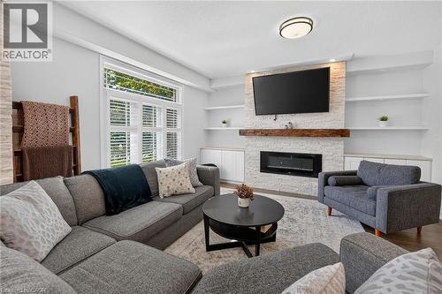 4079 Stadelbauer Drive, Beamsville, ON - Indoor Photo Showing Living Room With Fireplace