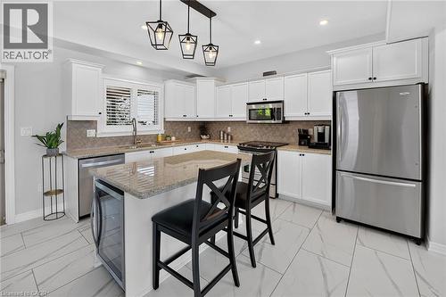 4079 Stadelbauer Drive, Beamsville, ON - Indoor Photo Showing Kitchen