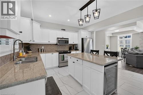 4079 Stadelbauer Drive, Beamsville, ON - Indoor Photo Showing Kitchen With Double Sink With Upgraded Kitchen