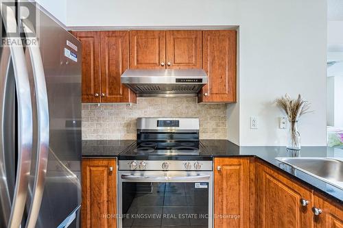 807 - 60 Disera Drive, Vaughan, ON - Indoor Photo Showing Kitchen
