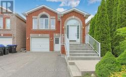 24 SMITH STREET  Bradford West Gwillimbury, ON L3Z 3C9