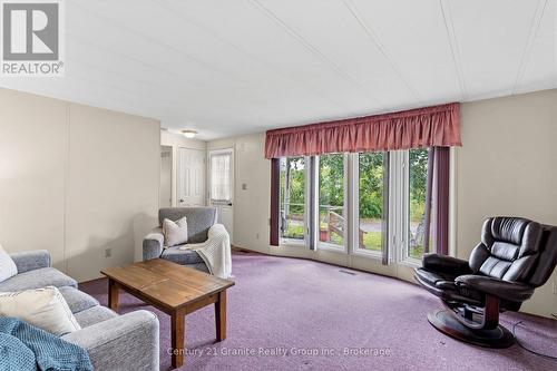 1105 Eighth Lane, Minden Hills (Lutterworth), ON - Indoor Photo Showing Living Room