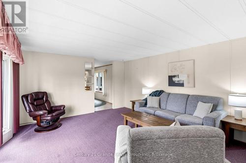 1105 Eighth Lane, Minden Hills (Lutterworth), ON - Indoor Photo Showing Living Room