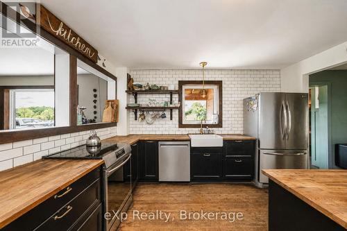 805092 Sideroad 25, Grey Highlands, ON - Indoor Photo Showing Kitchen