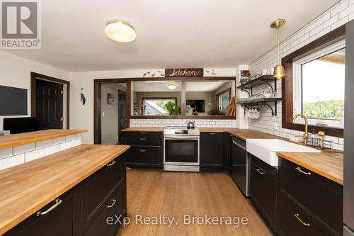 805092 Sideroad 25, Grey Highlands, ON - Indoor Photo Showing Kitchen