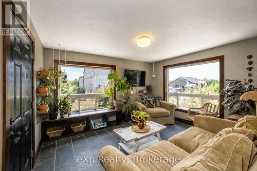 805092 Sideroad 25, Grey Highlands, ON - Indoor Photo Showing Living Room
