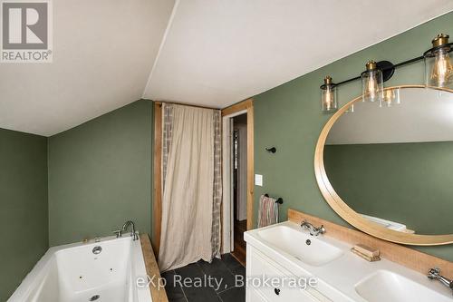 805092 Sideroad 25, Grey Highlands, ON - Indoor Photo Showing Bathroom