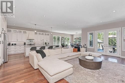 26 Spruce Street, Tiny, ON - Indoor Photo Showing Living Room