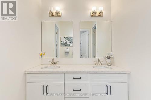 26 Spruce Street, Tiny, ON - Indoor Photo Showing Bathroom