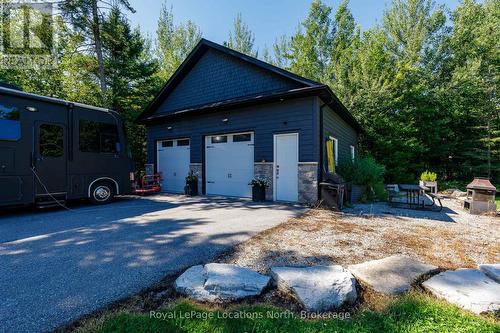 26 Spruce Street, Tiny, ON - Outdoor
