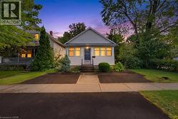 22 MILDRED Avenue St. Catharines, ON L2R 6J1