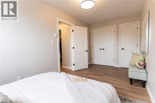 71 KING GEORGE Road Unit# 201 , Brantford, Ontario N3R 5K2 5