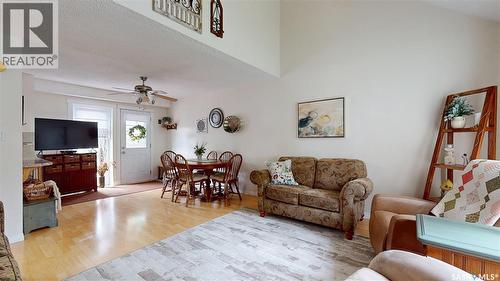 1015 Graham Road, Regina, SK - Indoor Photo Showing Living Room